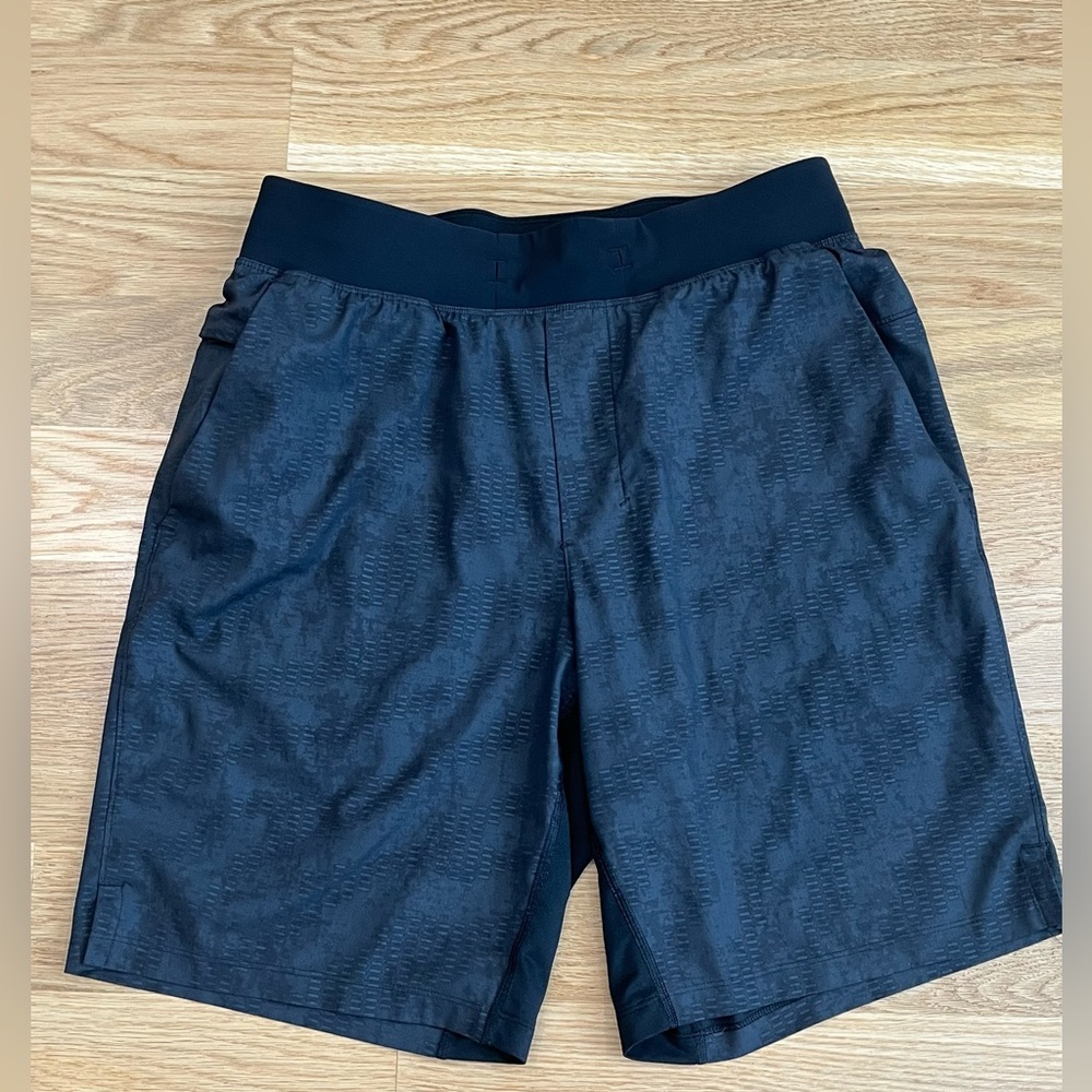 Men Lululemon pace breaker shorts, unlined, 9” shorts, medium
